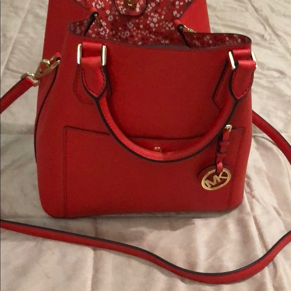 Eye catching Purse - Picture 2 of 3